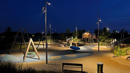 Specialstolpar från Moramast på Öresundslekplatsen, Malmö. Foto: Göran Assner.