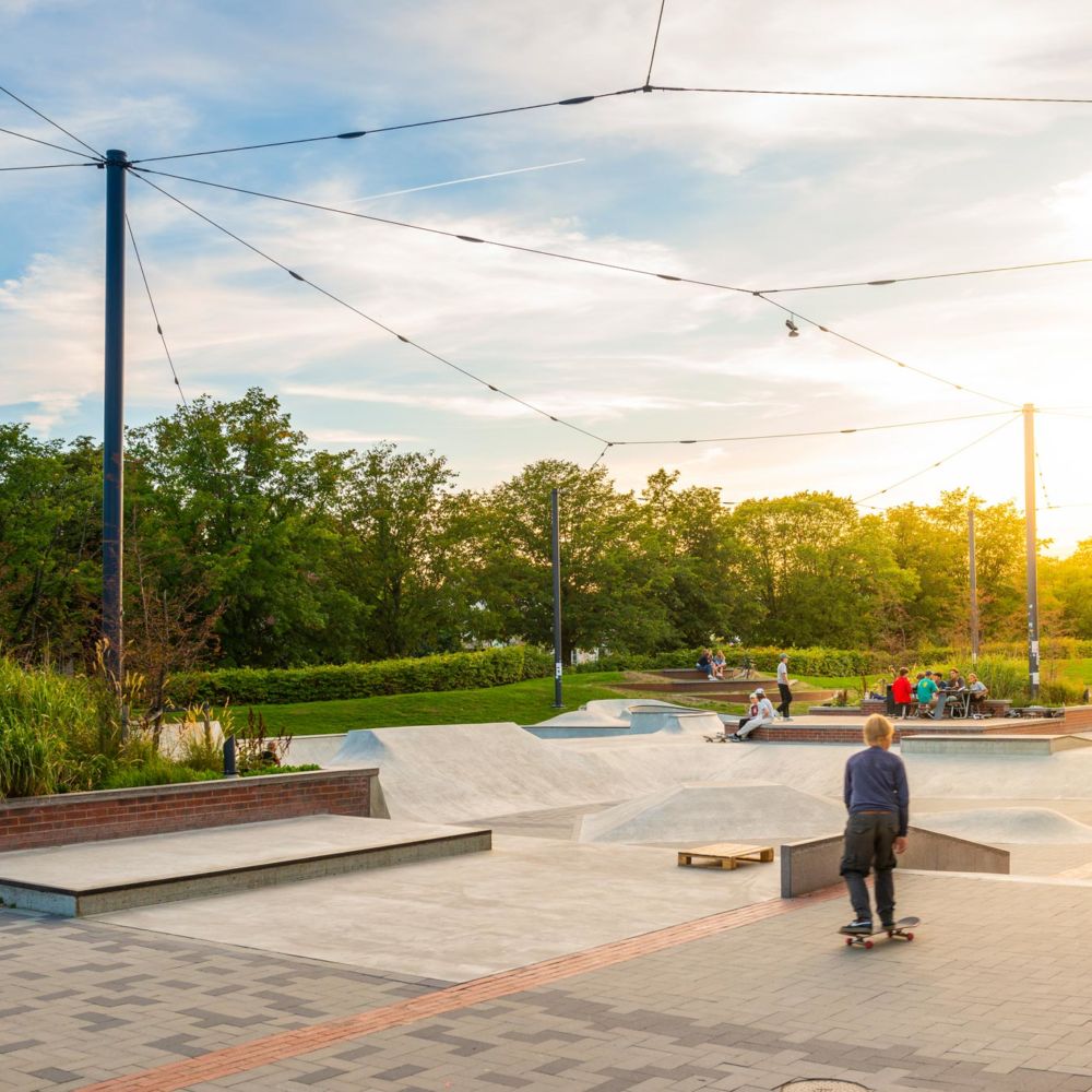 Spännstolpar från Moramast på Söderlyckan Skatepark i Lund. Foto: Kola Productions.