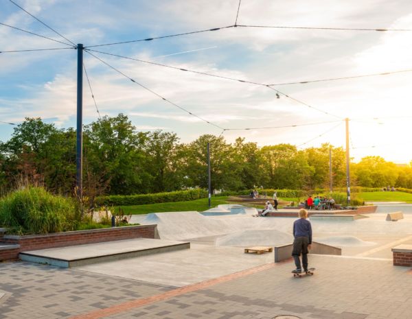 Spännstolpar från Moramast på Söderlyckan Skatepark i Lund. Foto: Kola Productions.
