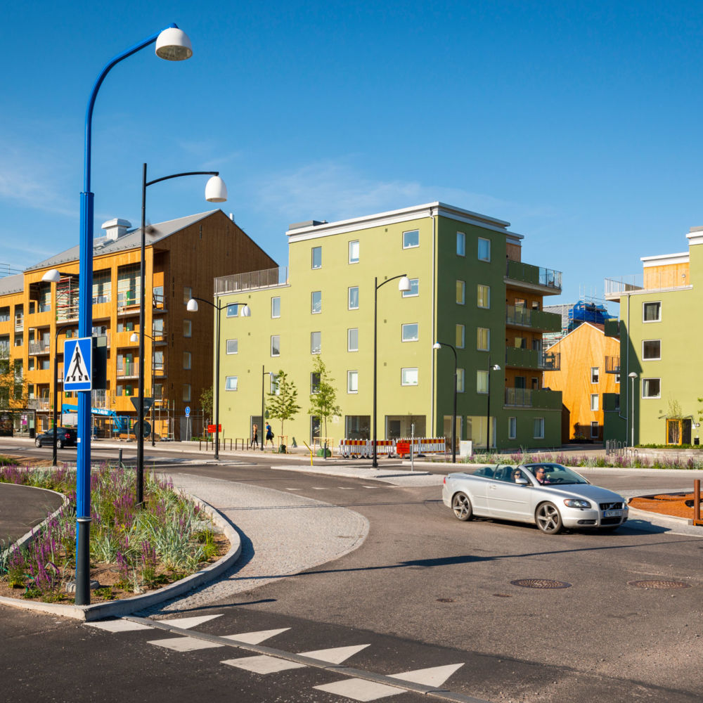 HG-stolpe från Moramast vid övergångsställ i Ladugårdsängen, Örebro. Foto: Kola Productions.