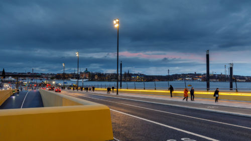 Kundanpassade stolpar från Moramast på Guldbron, Nya Slussen. Foto: Jansin & Hammarling.