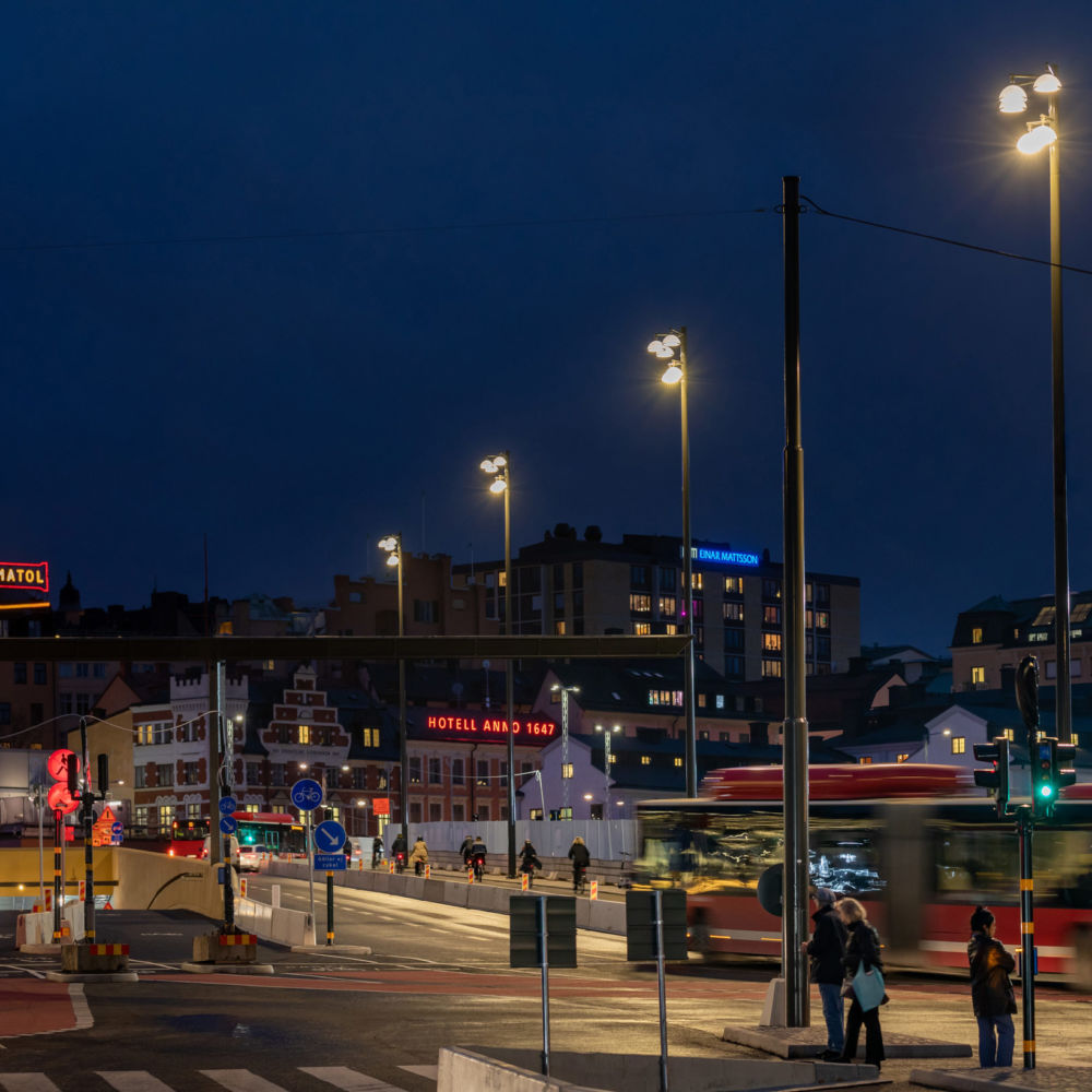 Kundanpassade stolpar från Moramast på Guldbron, Nya Slussen. Foto: Jansin & Hammarling.