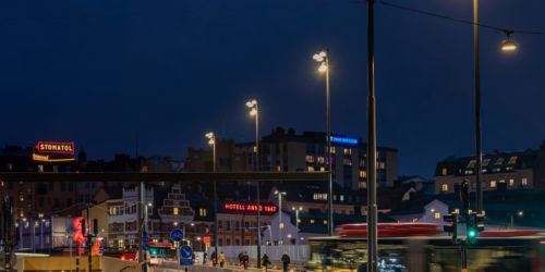 Kundanpassade stolpar från Moramast på Guldbron, Nya Slussen. Foto: Jansin & Hammarling.