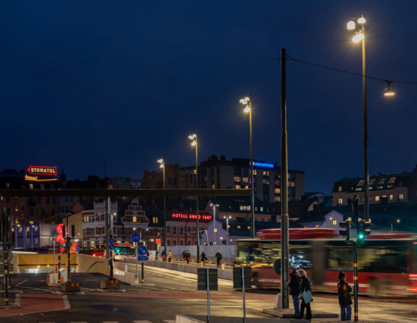 Kundanpassade stolpar från Moramast på Guldbron, Nya Slussen. Foto: Jansin & Hammarling.