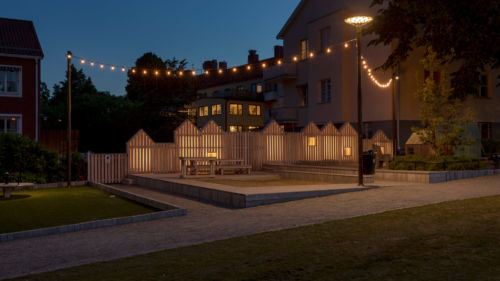 Spännstolpar från Moramast i en lekpark i Borgmästarängen, Sigtuna. Foto: Kola Productions.