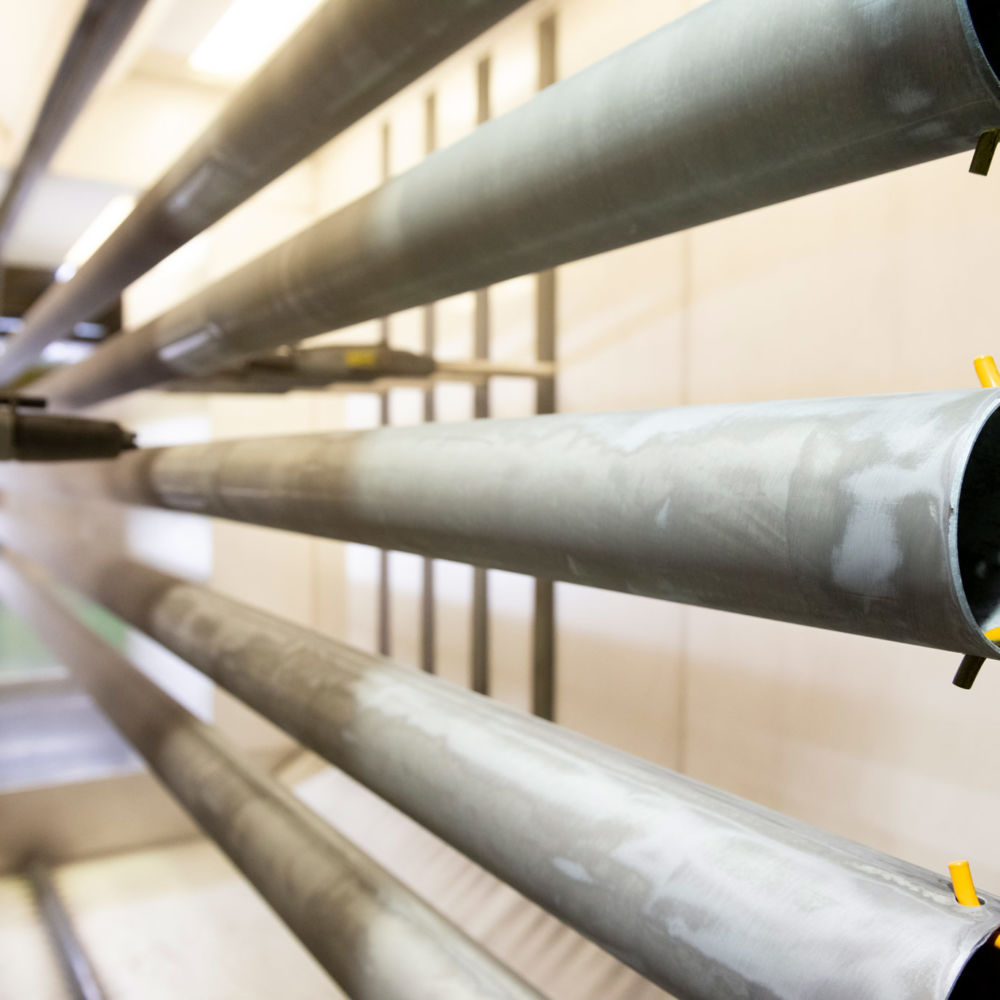 Pulverlackering med MM PowderCoat hos Falks Lack. Foto: Kola Productions.