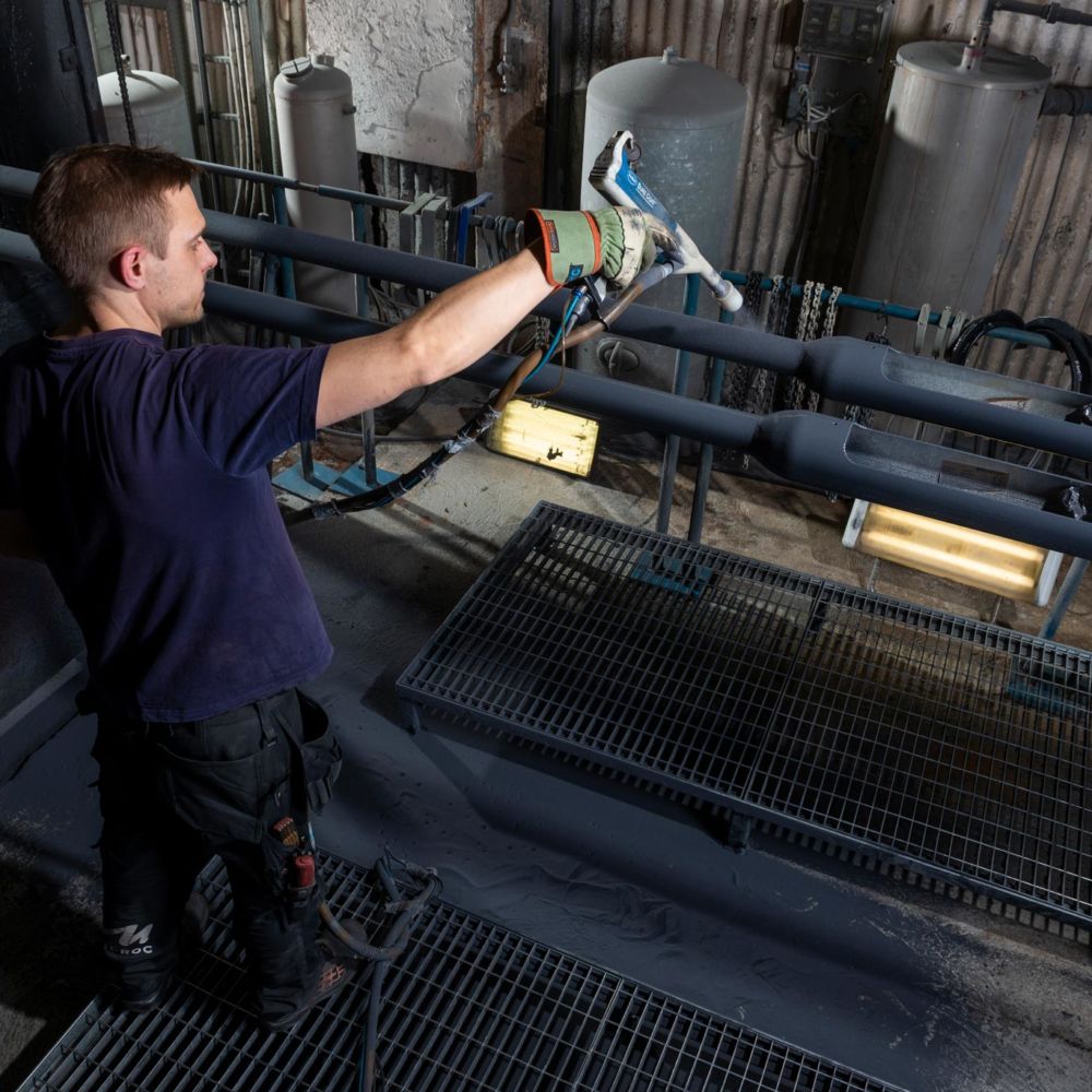 Termoplastning med MM ThermoCoat hos Alucrom. Foto: Kola Productions.