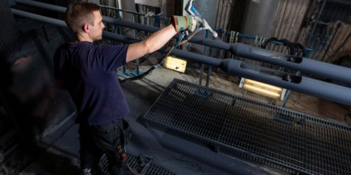 Termoplastning med MM ThermoCoat hos Alucrom. Foto: Kola Productions.