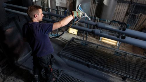 Termoplastning med MM ThermoCoat hos Alucrom. Foto: Kola Productions.
