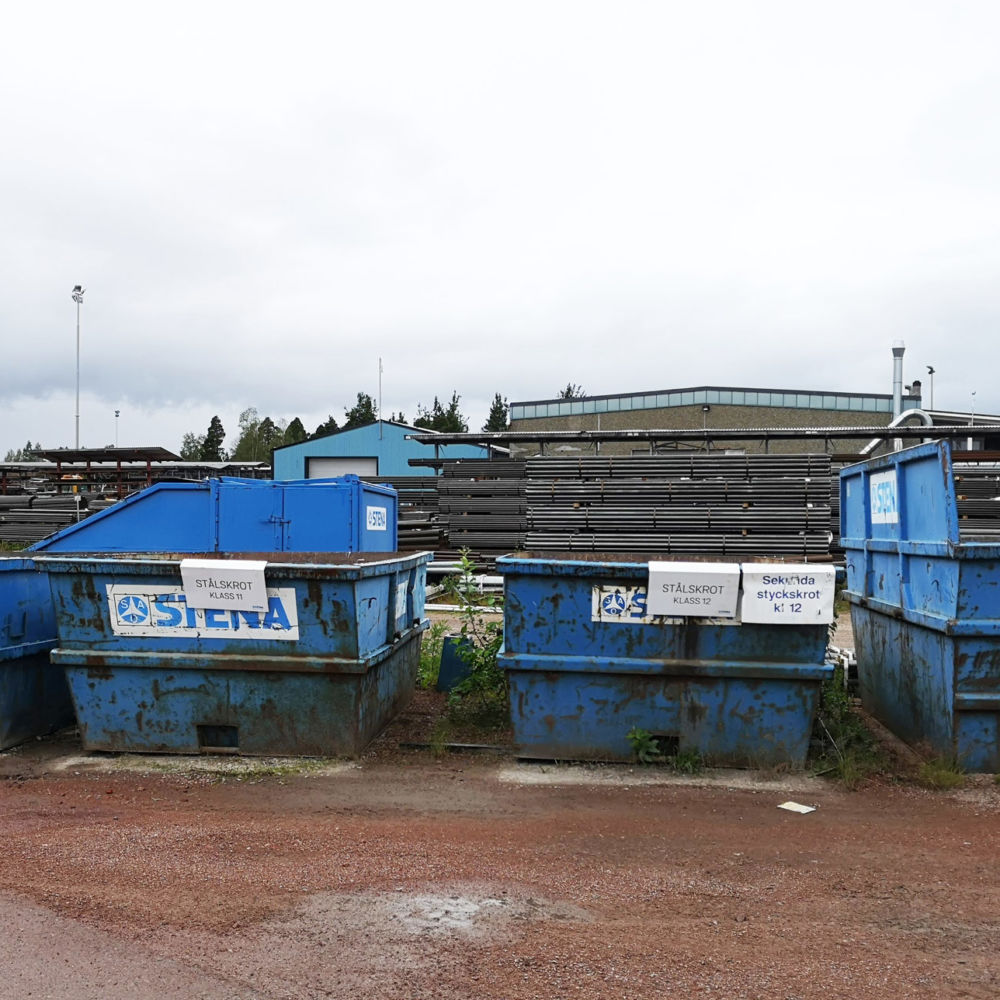 Containrar med spill för återvinning