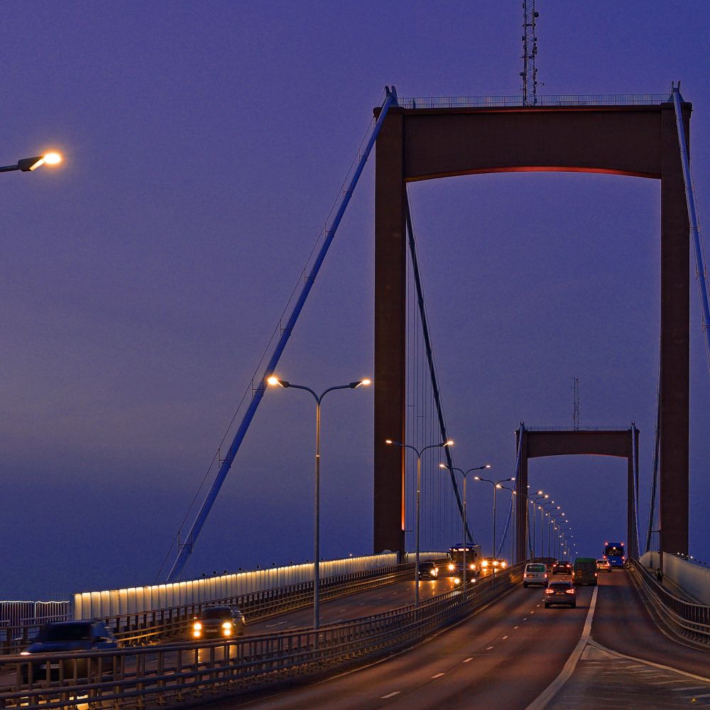 Eftergivliga och energiabsorberande Absorbentstolpar på Älvsborgsbron, Göteborg. Foto: Göran Assner.