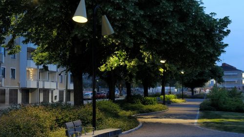 Kundanpassade stolpar från Moramast i parken Snickarplan, Uppsala. Foto: Göran Assner.