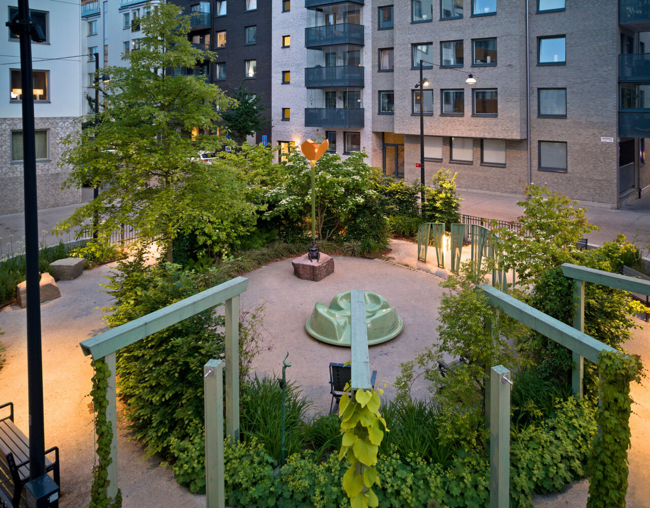 Konstverk av Eva Fornåå i Vänortsparken, Täby Centrum. Foto: Göran Assner.>