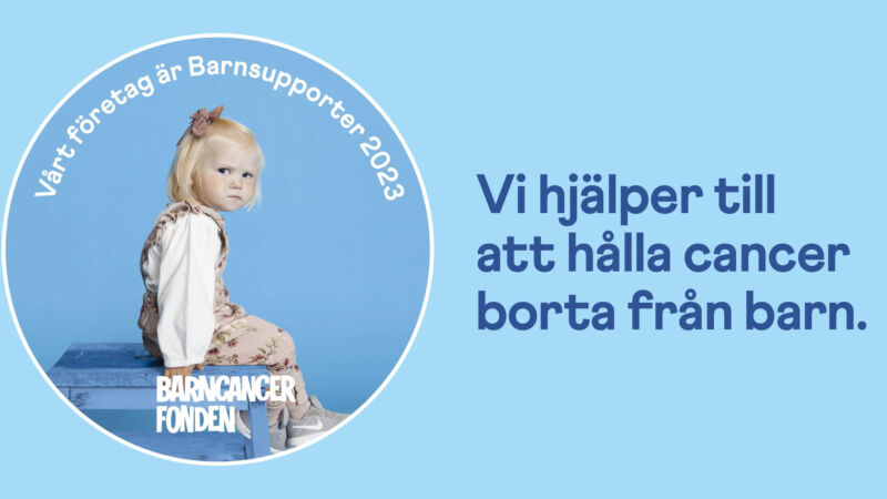 Flicka som sitter på pall och texten Vi hjälper till att hålla cancer borta från barn.