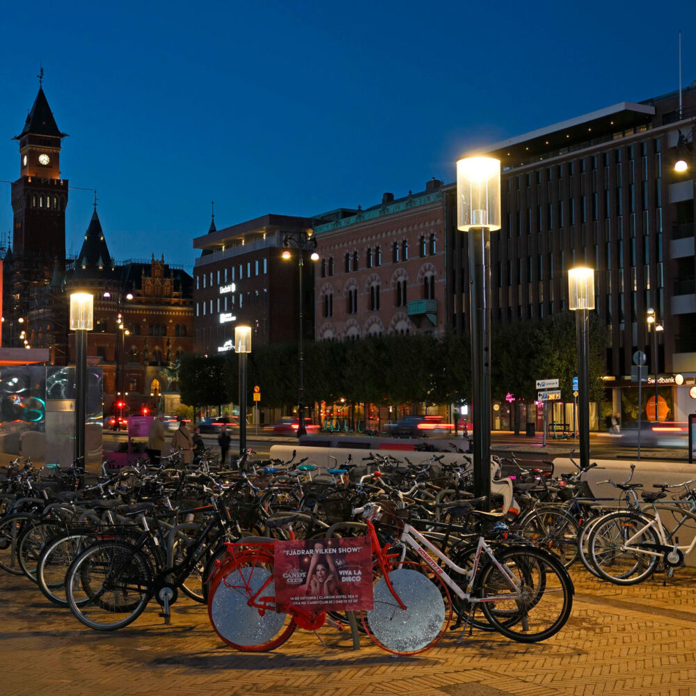 Specialstolpar från Moramast på Kungstorget i Helsingborg. Foto: Göran Assner.