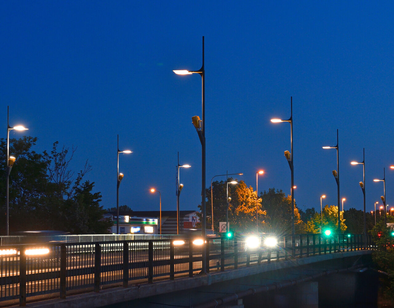 Designstolpar från Moramast, på Långebro i Kristianstad. Foto: Göran Assner.>