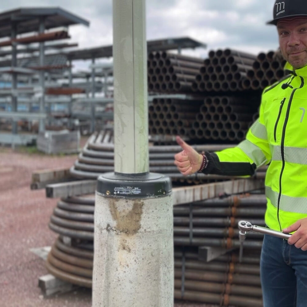 Moramast visar några steg från instruktionerna för montering av Absorbentstolpar.