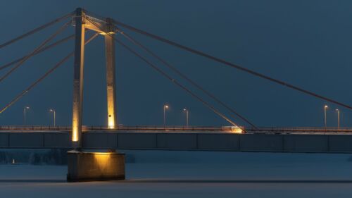 Specialstolpar från Moramast på Strömsundsbron. Foto: Sten Strömgren, Frilans Norr.