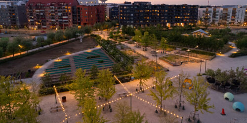 Översiktsbild över norra delen av Hyllievångsparken i Malmö, bland annat med spännstolpar från Moramast. Foto: Göran Assner.
