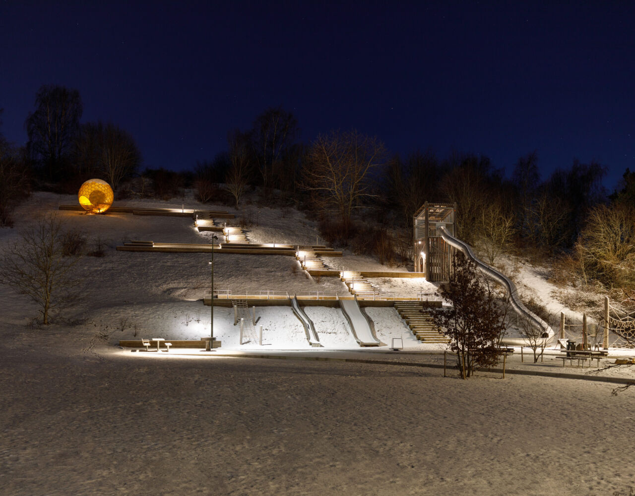 Koniska stolpar från Moramast, Vårbergstoppen. Foto: Jansin & Hammarling.>